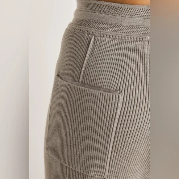 Chic Wide-Leg Gray Women's Pants - Picture 5 of 11